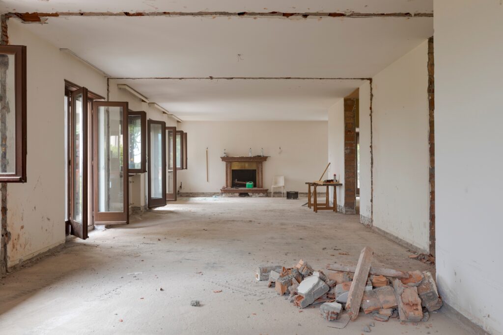 Large,Bright,Room,With,Many,Windows,Of,An,Old,Villa