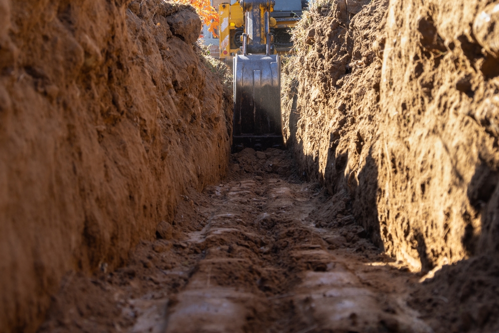 Excavator,Digging,A,Trench,Ditch,For,A,Small,House,Foundation
