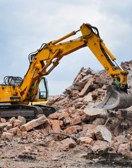 Excavator,Working,At,The,Demolition,Of,An,Old,Industrial,Building.